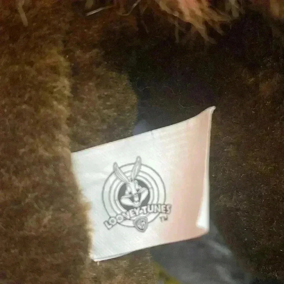 Vintage Wile E.  Coyote Plush
1997 Ace 13" With Santa Hat - Picture 11 of 16